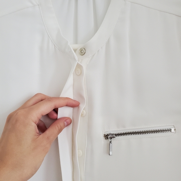 BNWOT RW&CO Button Up Chiffon Blouse. - Picture 3 of 6